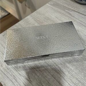 Seint IIID 27 makeup palette